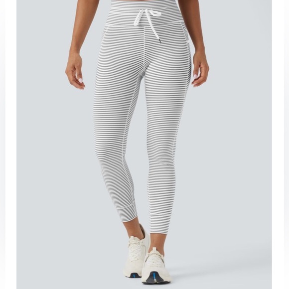 HALARA Black and White Striped Leggings NWOT activewear streetwear every day M - Picture 3 of 7